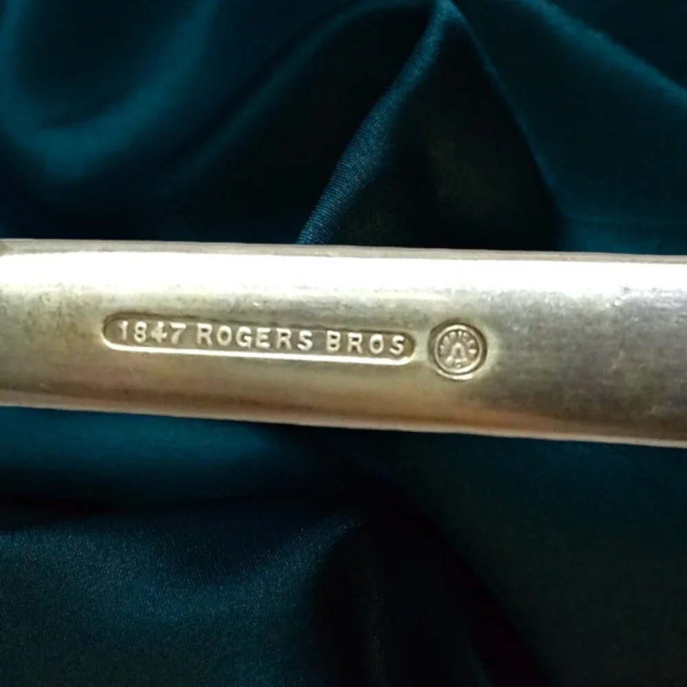1847 Rogers Bros-Meriden Britannia Co Plain Round Dinner Fork-Vintage-Modern
